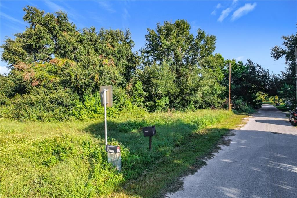 待售: $220,000 (0.68 acres)