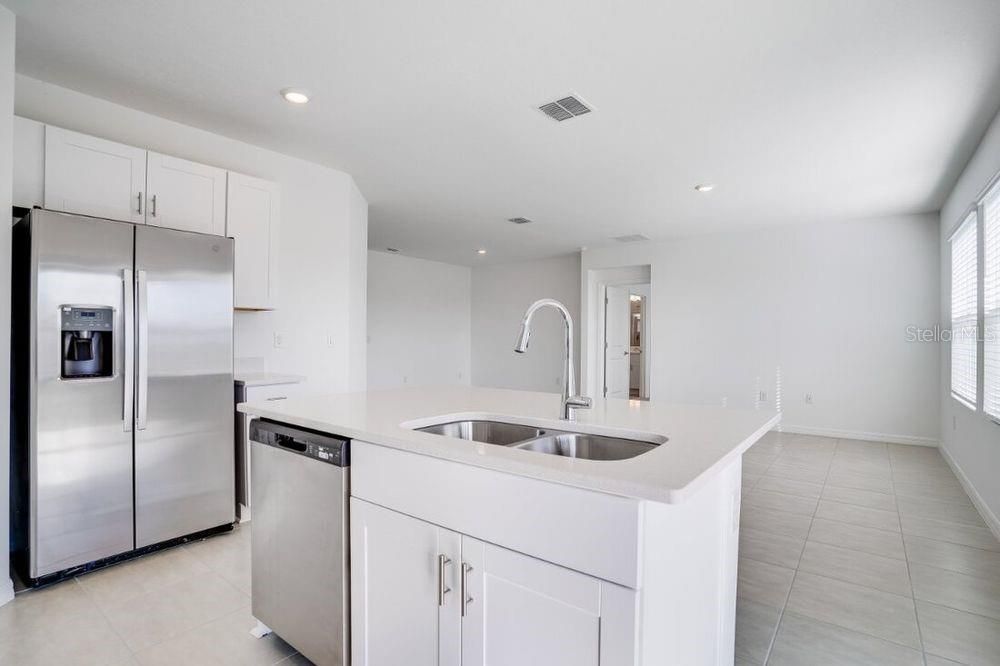 Activo con contrato: $285,000 (3 camas, 2 baños, 1500 Pies cuadrados)