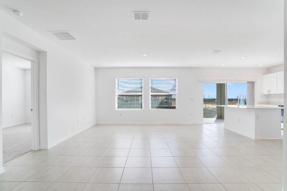 Activo con contrato: $285,000 (3 camas, 2 baños, 1500 Pies cuadrados)