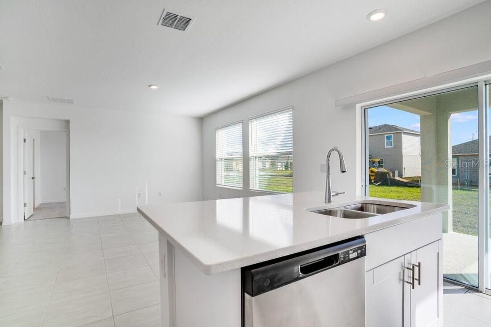 Activo con contrato: $285,000 (3 camas, 2 baños, 1500 Pies cuadrados)