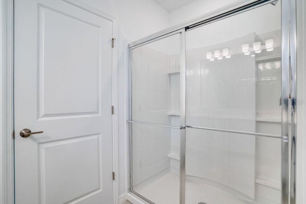 Activo con contrato: $285,000 (3 camas, 2 baños, 1500 Pies cuadrados)