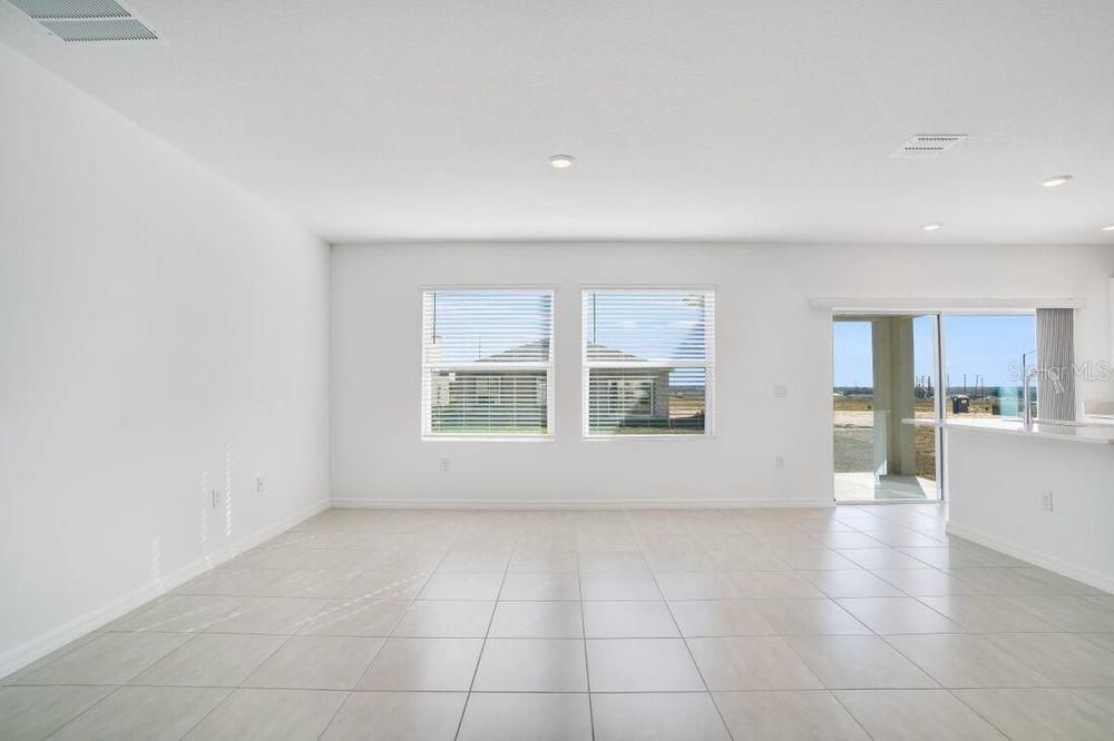 Activo con contrato: $285,000 (3 camas, 2 baños, 1500 Pies cuadrados)