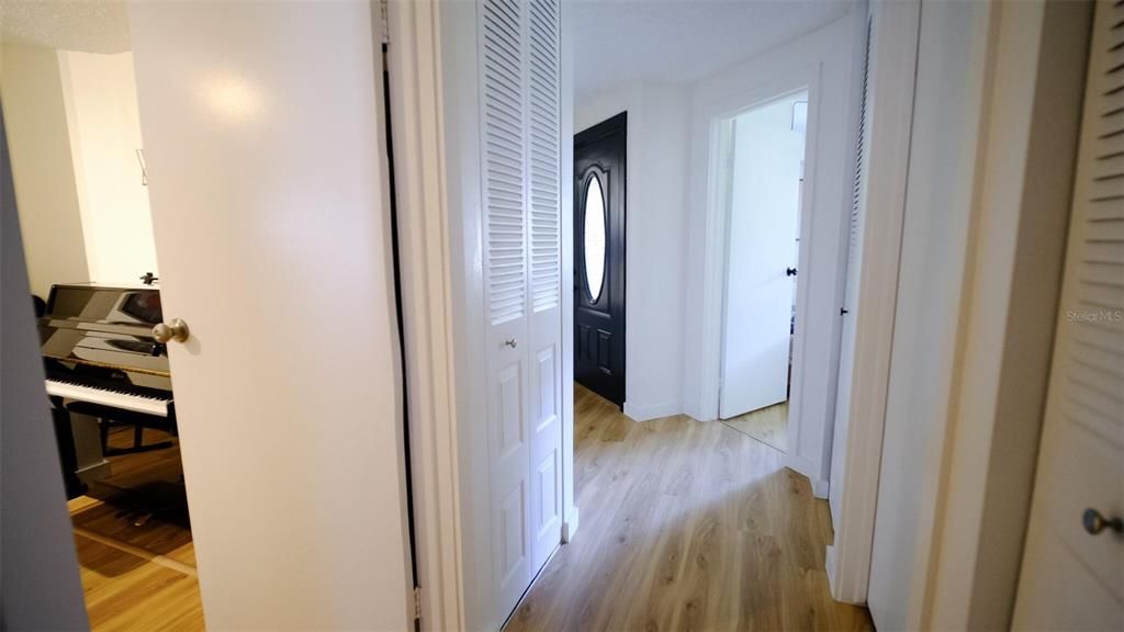 合同活跃: $330,000 (3 贝兹, 2 浴室, 1534 平方英尺)