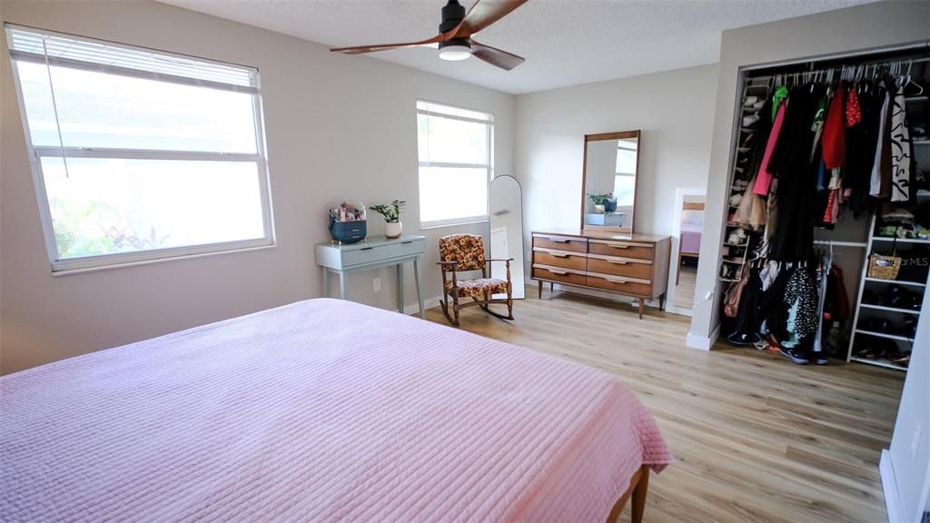 合同活跃: $330,000 (3 贝兹, 2 浴室, 1534 平方英尺)