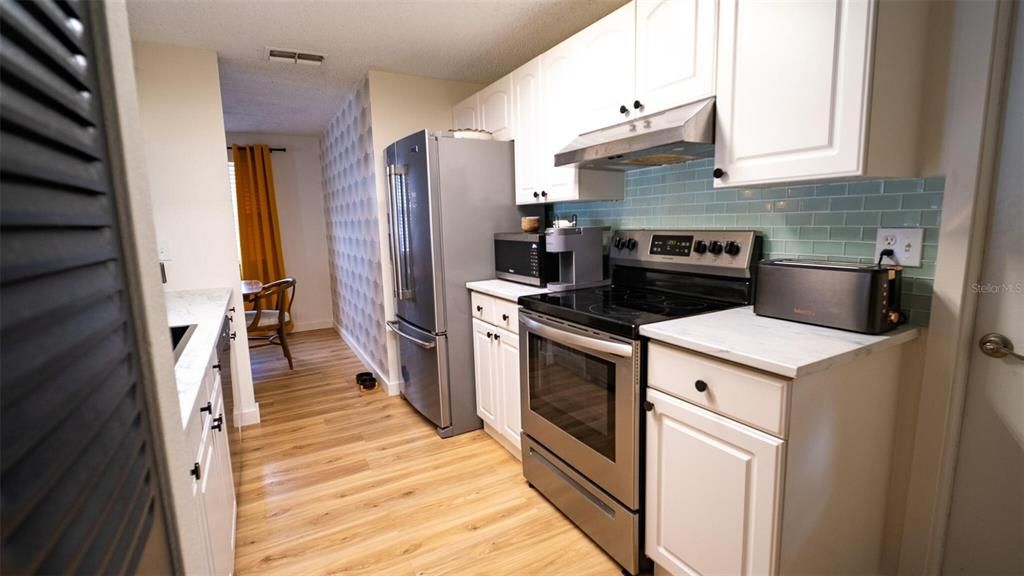 合同活跃: $330,000 (3 贝兹, 2 浴室, 1534 平方英尺)