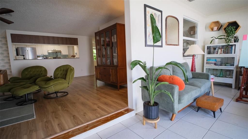 合同活跃: $330,000 (3 贝兹, 2 浴室, 1534 平方英尺)