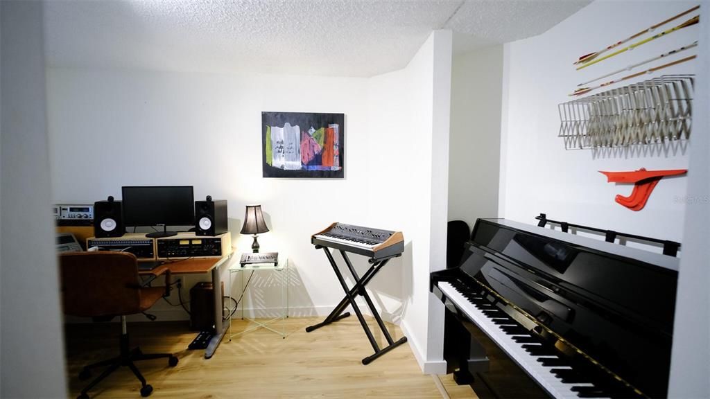 合同活跃: $330,000 (3 贝兹, 2 浴室, 1534 平方英尺)