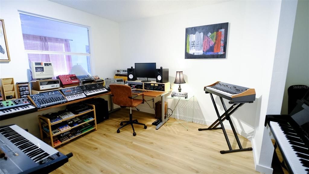 合同活跃: $330,000 (3 贝兹, 2 浴室, 1534 平方英尺)