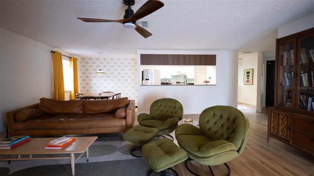 合同活跃: $330,000 (3 贝兹, 2 浴室, 1534 平方英尺)