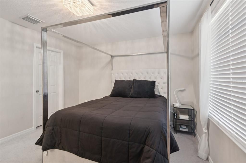 For Sale: $259,999 (3 beds, 2 baths, 1400 Square Feet)