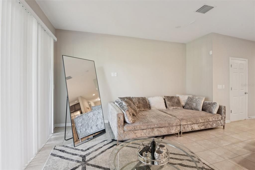 For Sale: $259,999 (3 beds, 2 baths, 1400 Square Feet)