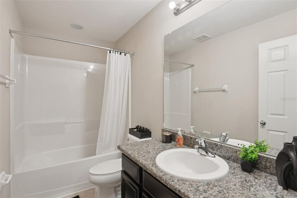 For Sale: $259,999 (3 beds, 2 baths, 1400 Square Feet)