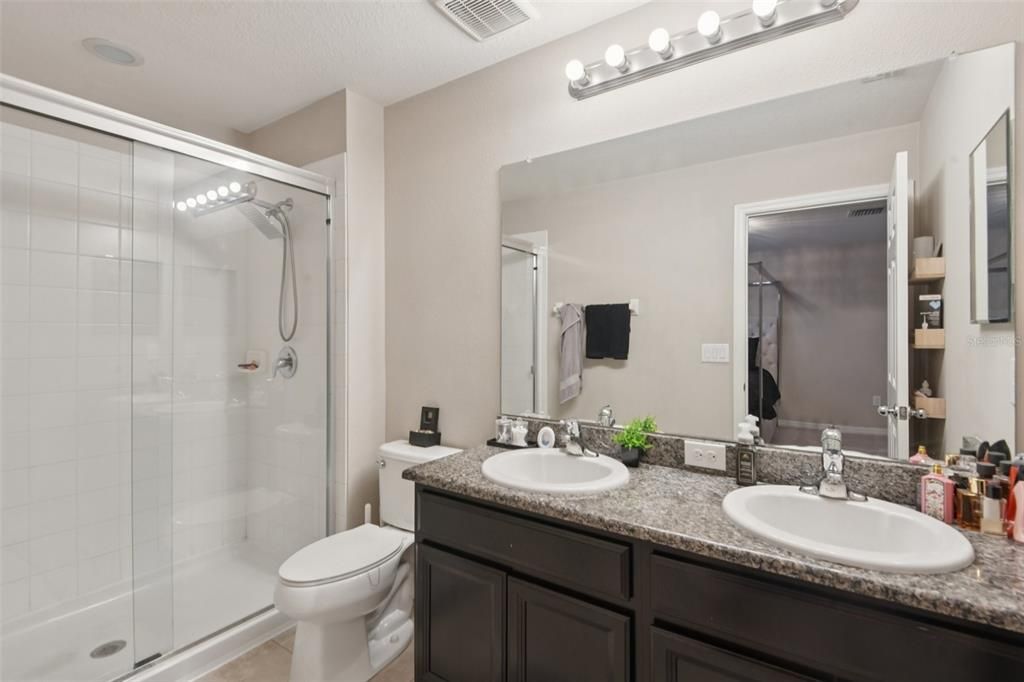 For Sale: $259,999 (3 beds, 2 baths, 1400 Square Feet)
