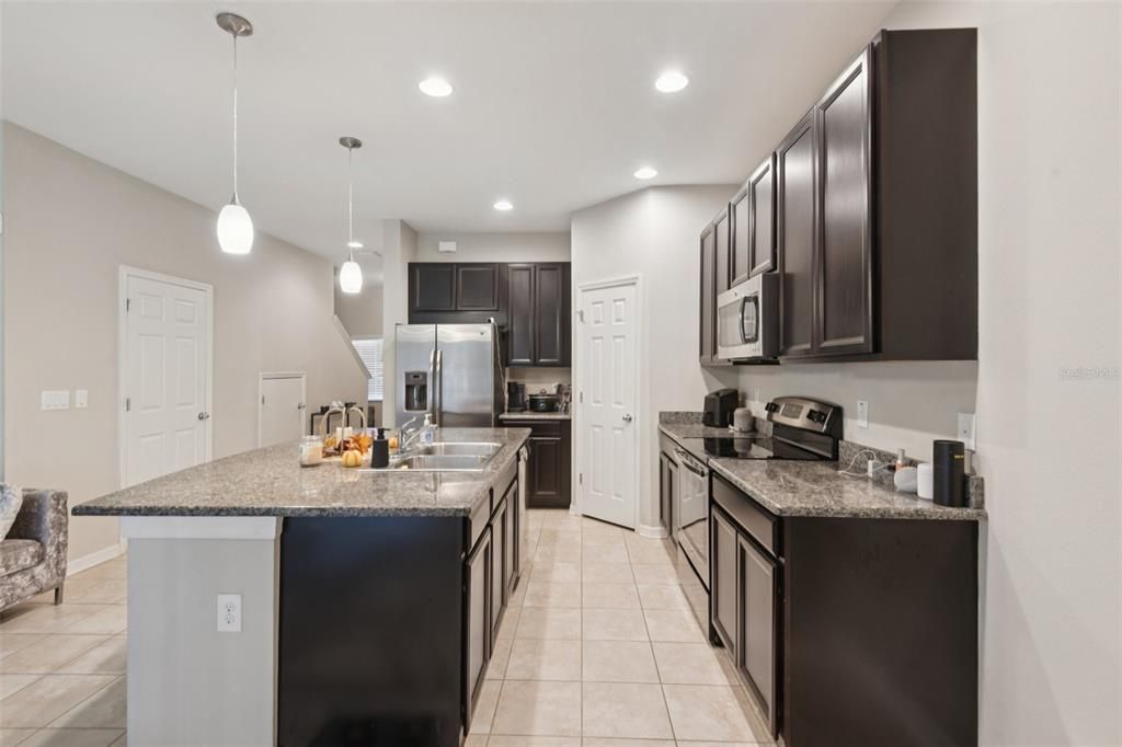 For Sale: $259,999 (3 beds, 2 baths, 1400 Square Feet)