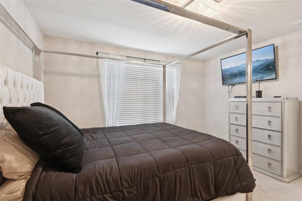For Sale: $259,999 (3 beds, 2 baths, 1400 Square Feet)