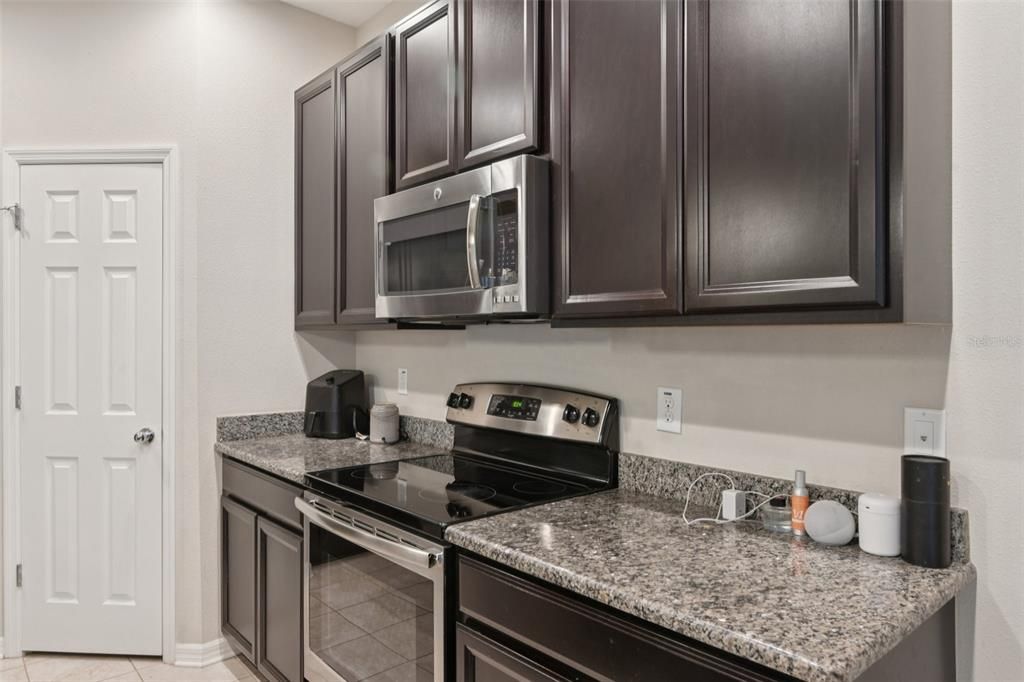 For Sale: $259,999 (3 beds, 2 baths, 1400 Square Feet)