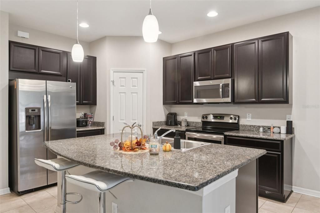 For Sale: $259,999 (3 beds, 2 baths, 1400 Square Feet)
