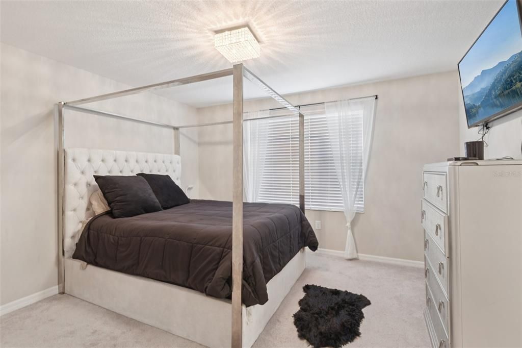 For Sale: $259,999 (3 beds, 2 baths, 1400 Square Feet)