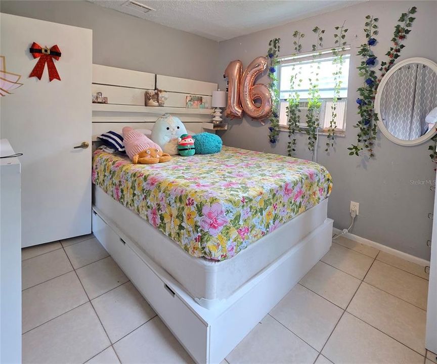 待售: $305,000 (8 贝兹, 0 浴室, 1560 平方英尺)