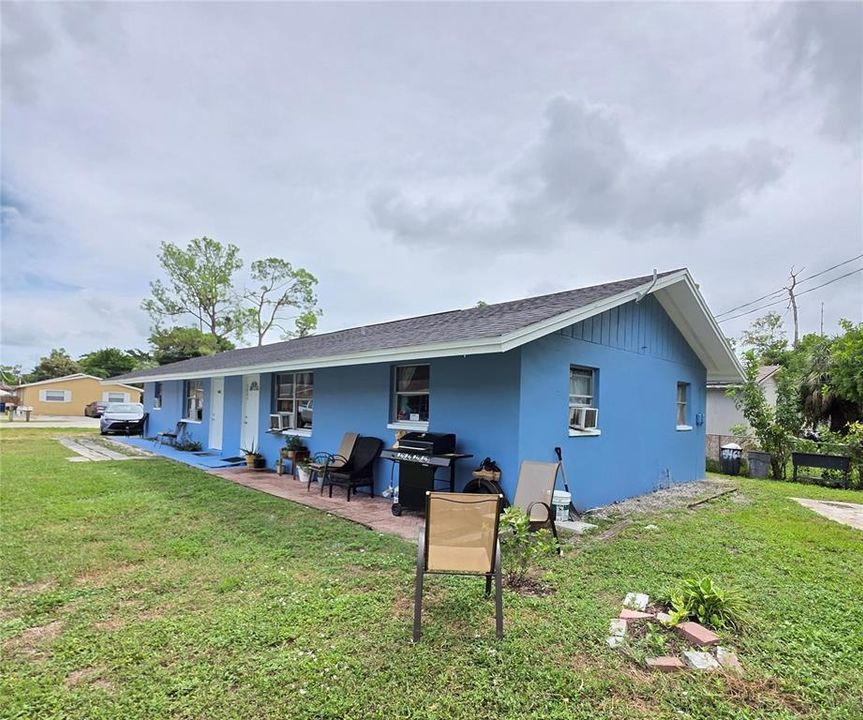 待售: $305,000 (8 贝兹, 0 浴室, 1560 平方英尺)