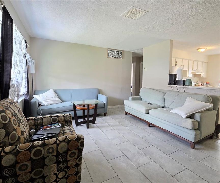 待售: $305,000 (8 贝兹, 0 浴室, 1560 平方英尺)