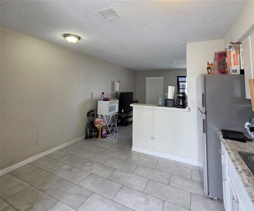 待售: $305,000 (8 贝兹, 0 浴室, 1560 平方英尺)