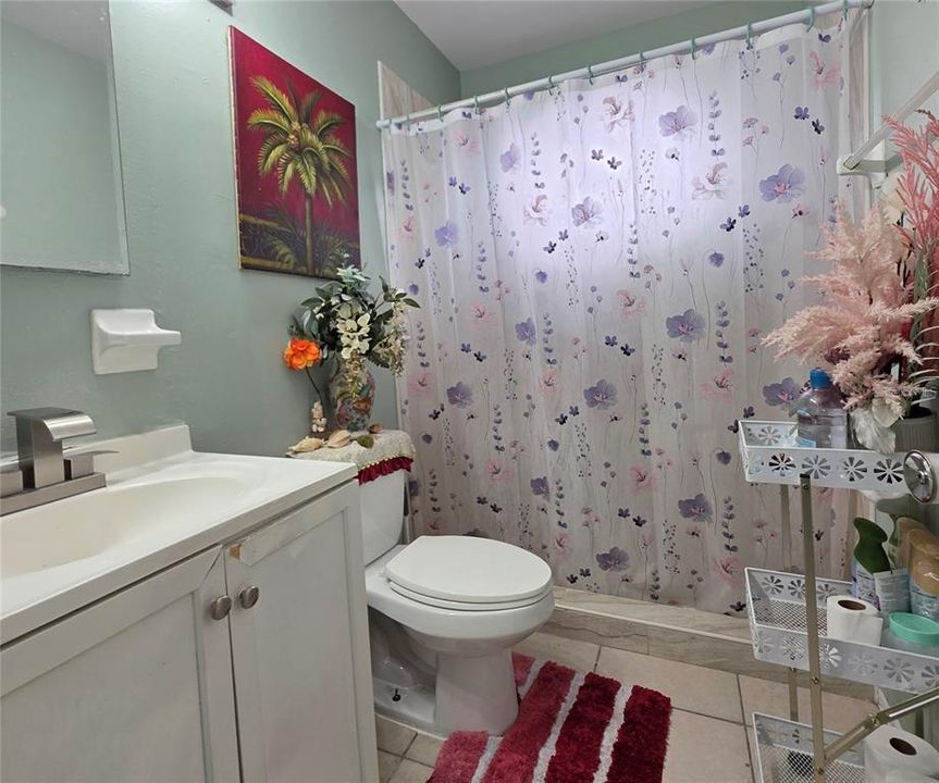 待售: $305,000 (8 贝兹, 0 浴室, 1560 平方英尺)