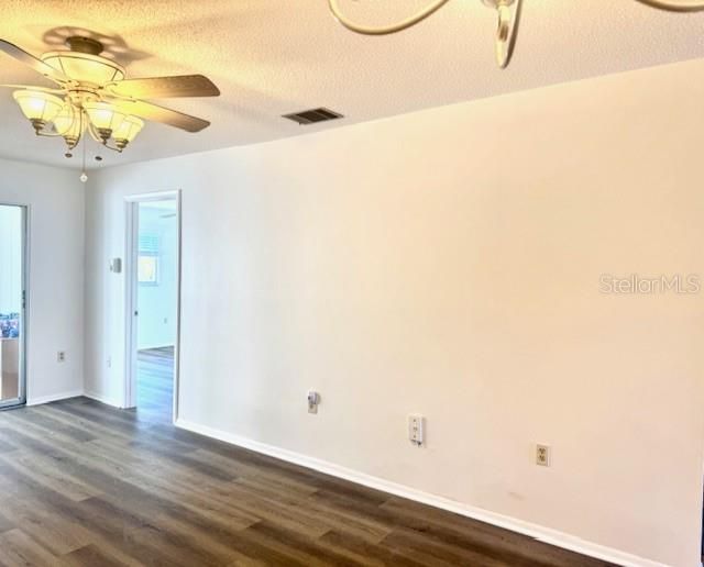 Activo con contrato: $1,650 (2 camas, 2 baños, 963 Pies cuadrados)