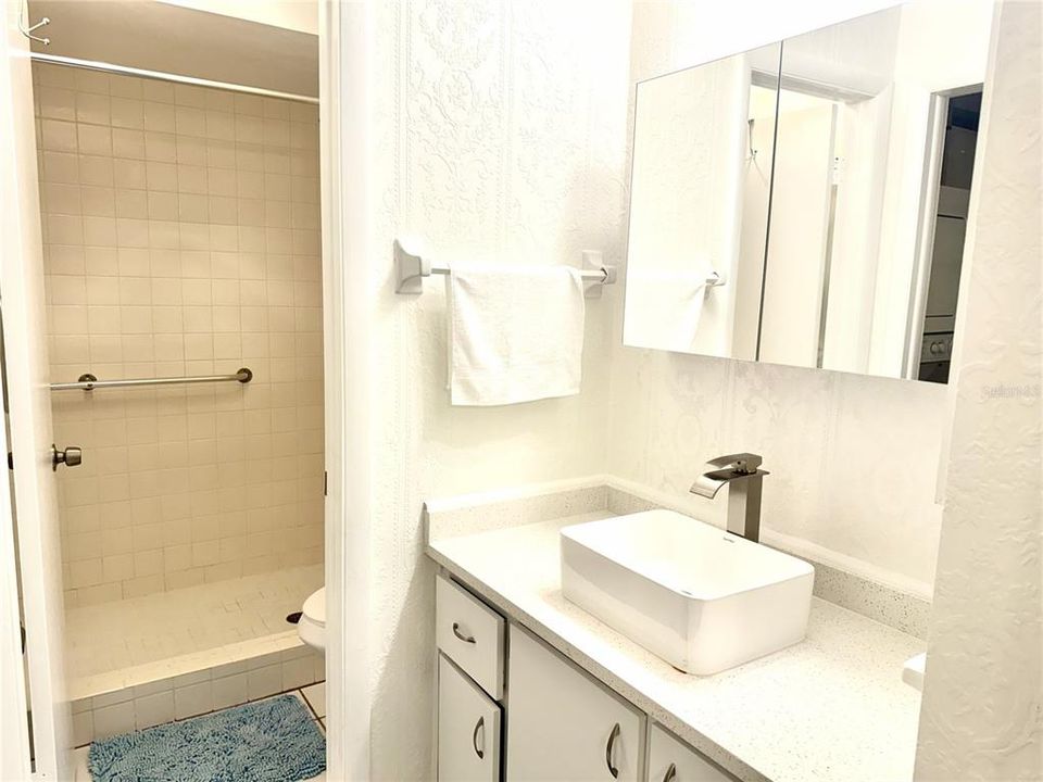 Activo con contrato: $1,650 (2 camas, 2 baños, 963 Pies cuadrados)