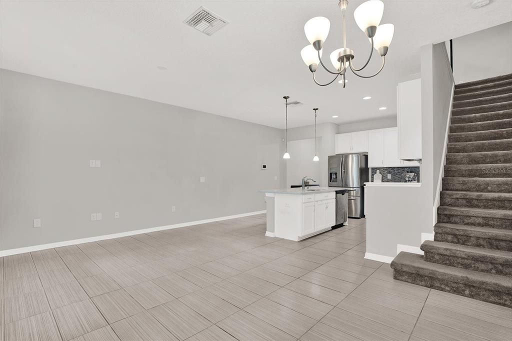 Active With Contract: $307,000 (3 beds, 2 baths, 1637 Square Feet)