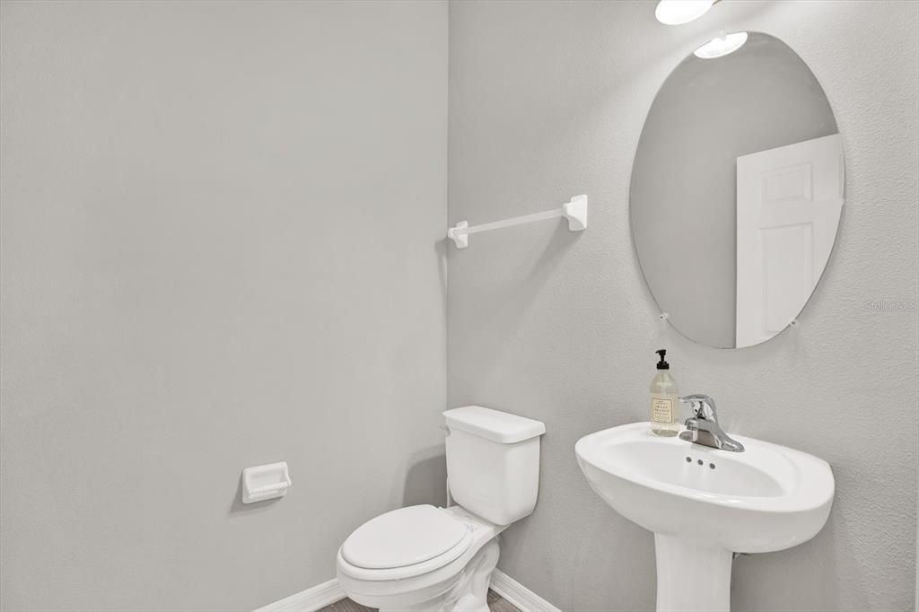 Active With Contract: $307,000 (3 beds, 2 baths, 1637 Square Feet)