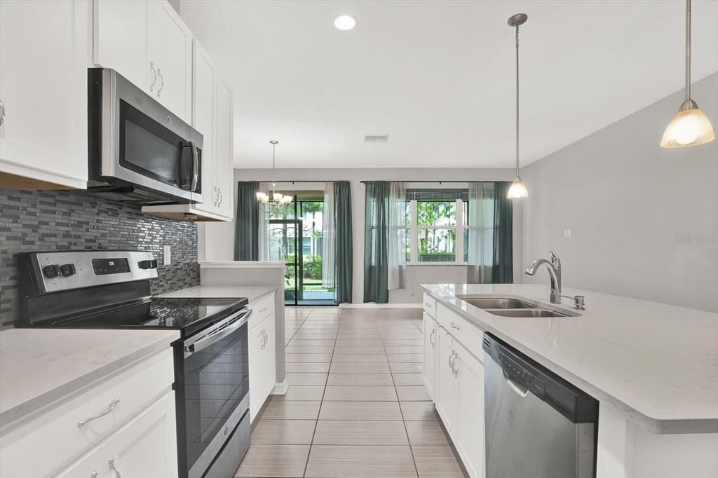 Active With Contract: $307,000 (3 beds, 2 baths, 1637 Square Feet)