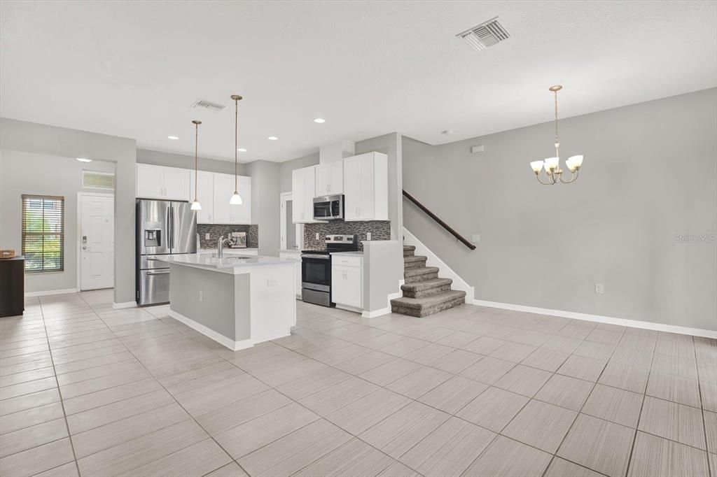 Active With Contract: $307,000 (3 beds, 2 baths, 1637 Square Feet)