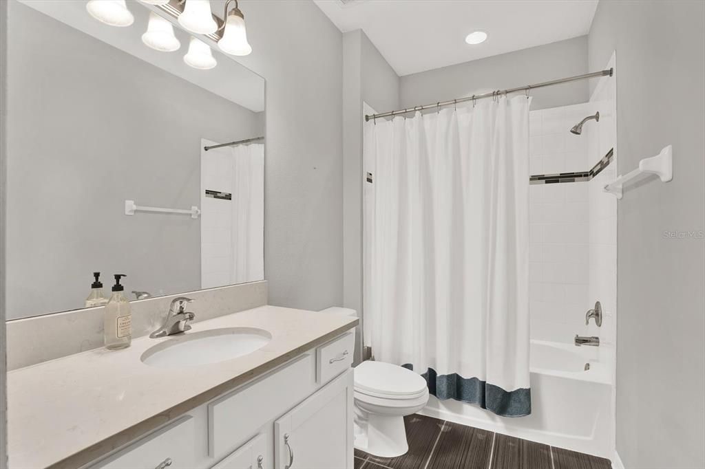 Active With Contract: $307,000 (3 beds, 2 baths, 1637 Square Feet)