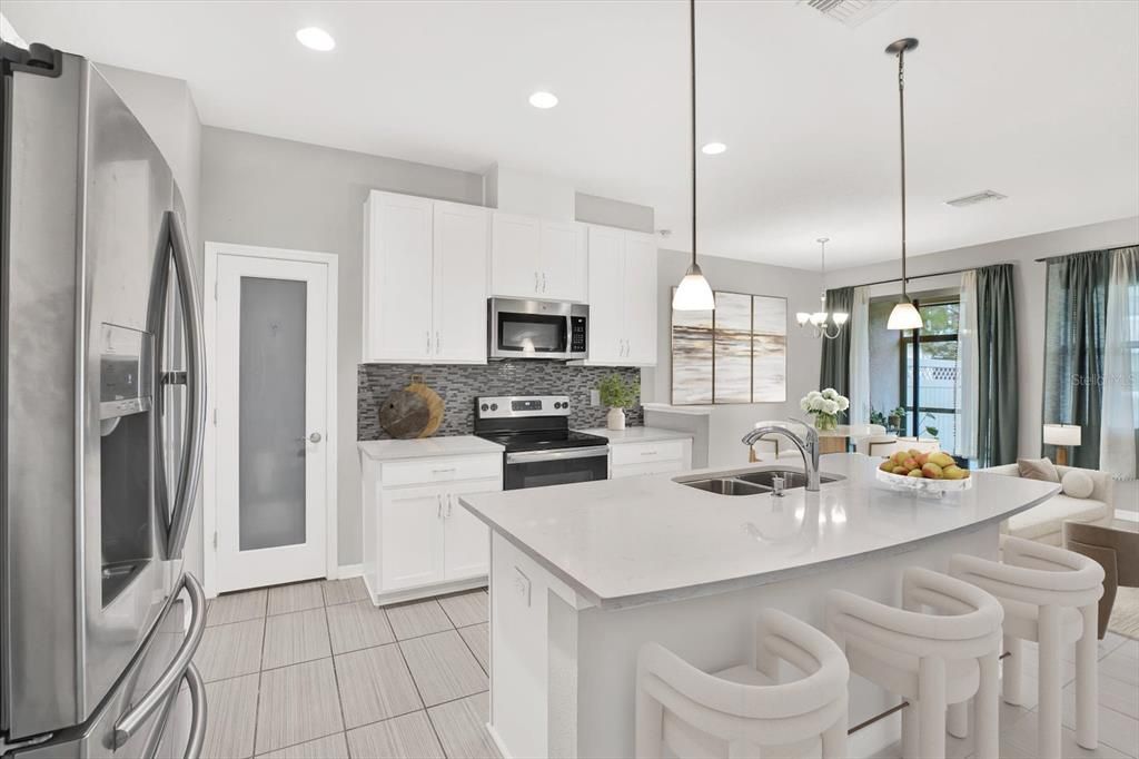 Active With Contract: $307,000 (3 beds, 2 baths, 1637 Square Feet)