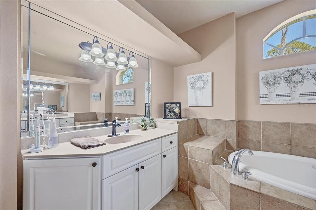 待售: $560,000 (4 贝兹, 3 浴室, 2536 平方英尺)