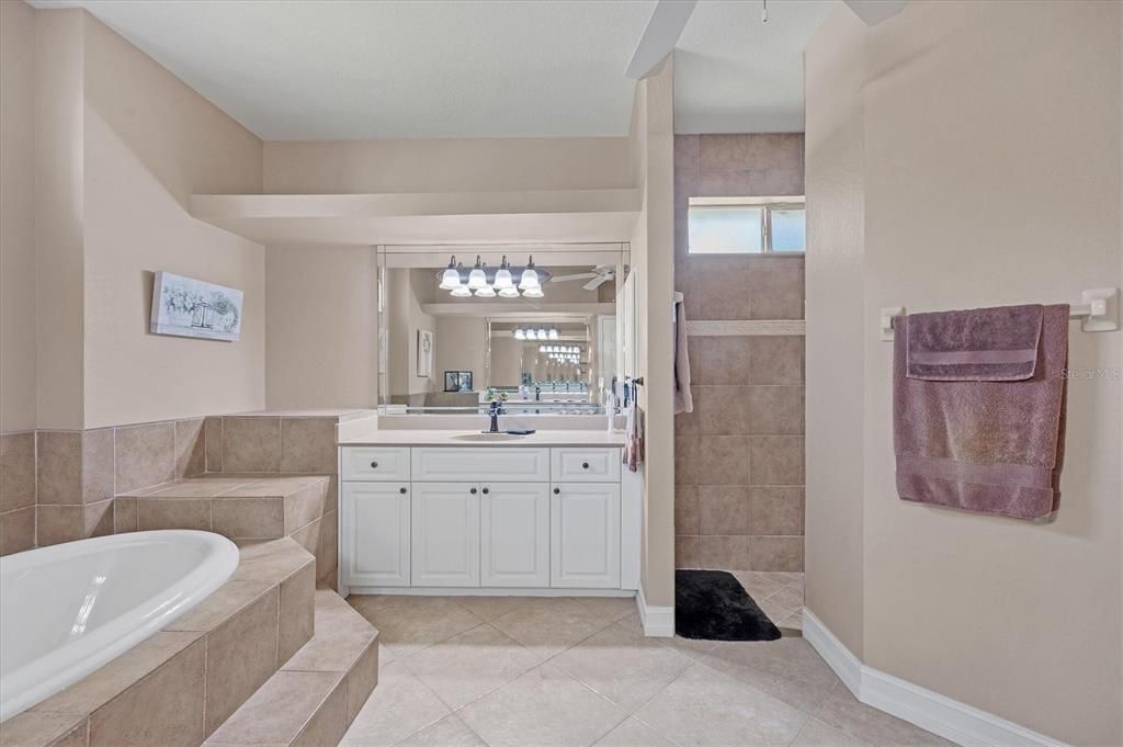 待售: $560,000 (4 贝兹, 3 浴室, 2536 平方英尺)