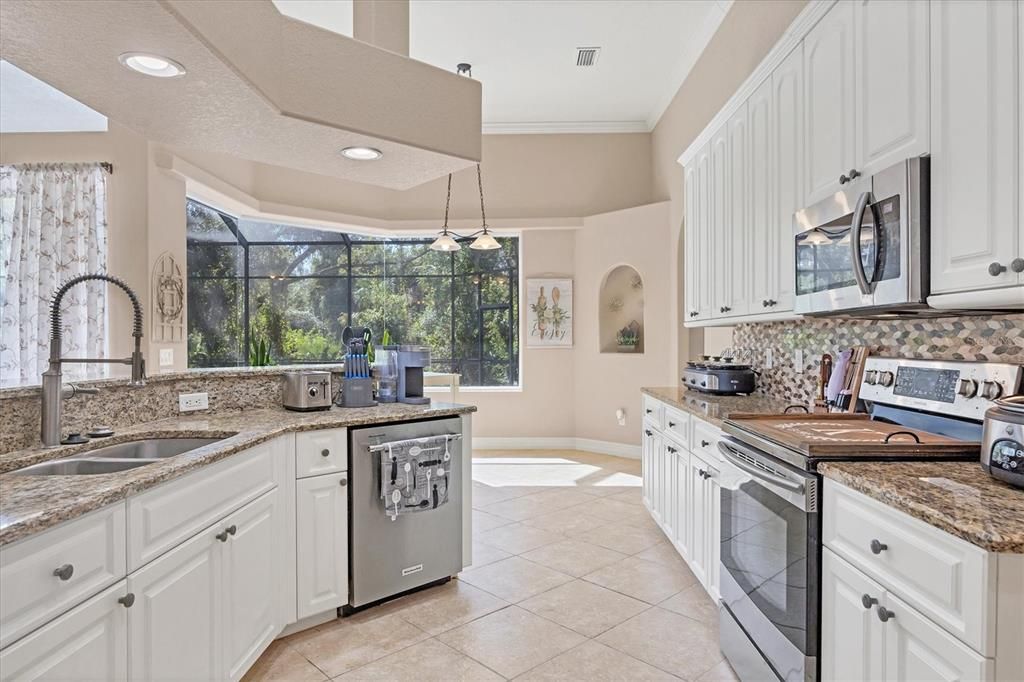 待售: $560,000 (4 贝兹, 3 浴室, 2536 平方英尺)