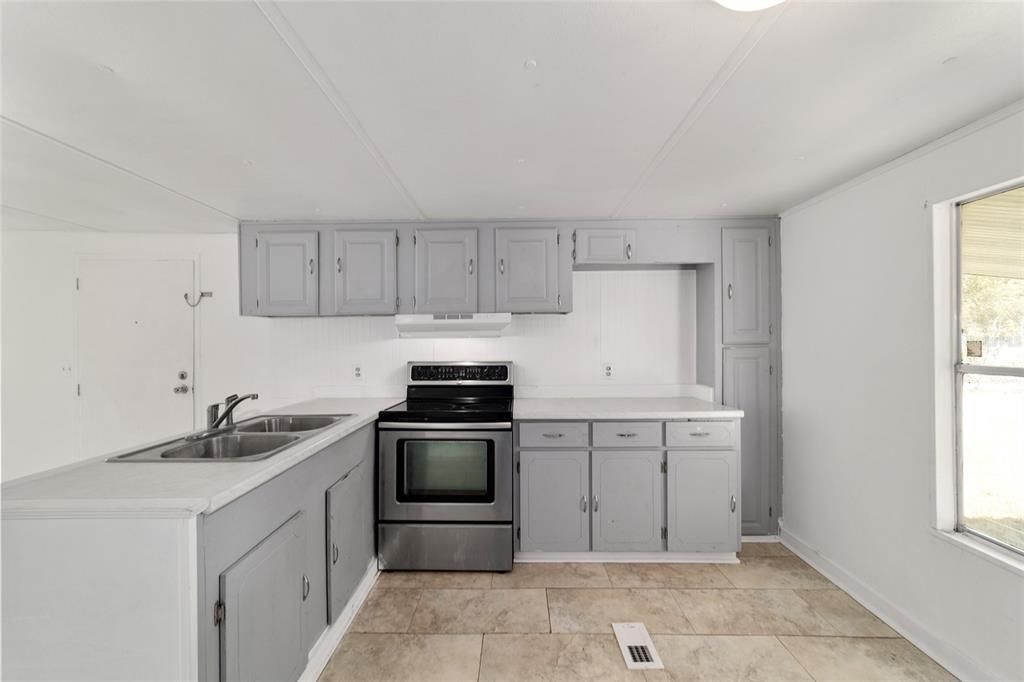 For Sale: $100,000 (3 beds, 2 baths, 1104 Square Feet)