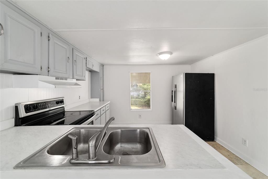 For Sale: $100,000 (3 beds, 2 baths, 1104 Square Feet)