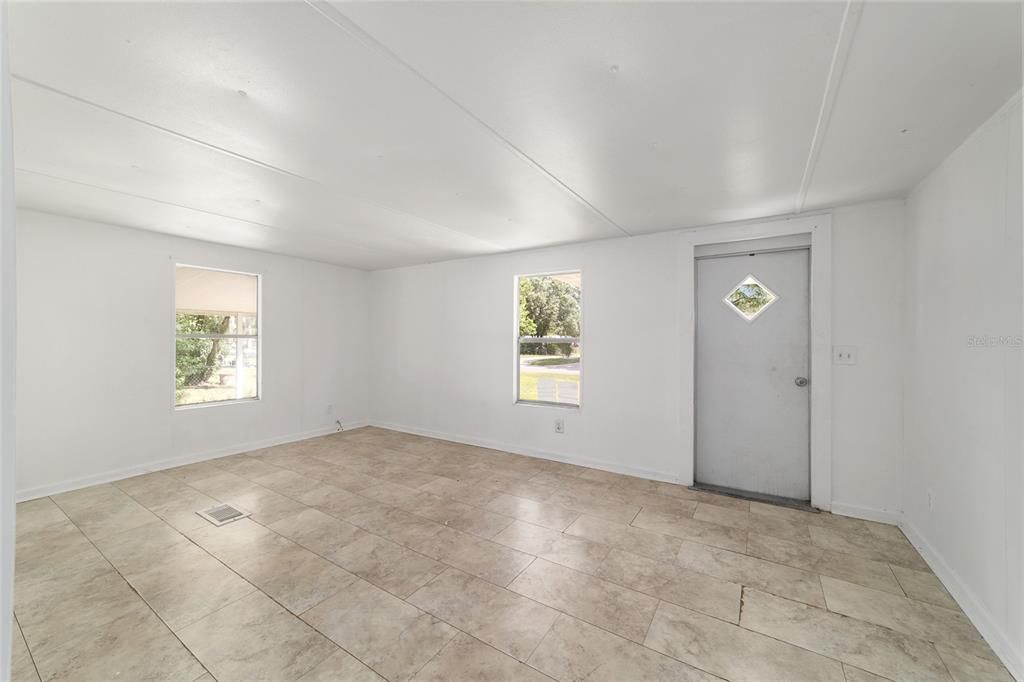 For Sale: $100,000 (3 beds, 2 baths, 1104 Square Feet)