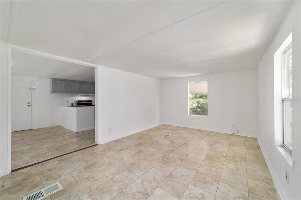 For Sale: $100,000 (3 beds, 2 baths, 1104 Square Feet)