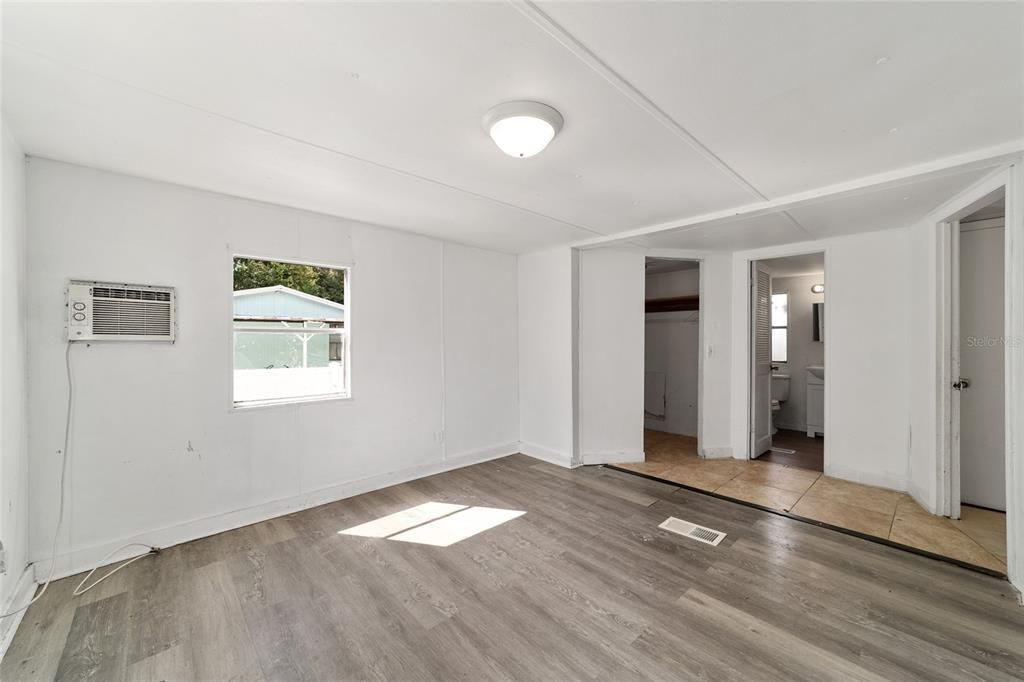 For Sale: $100,000 (3 beds, 2 baths, 1104 Square Feet)