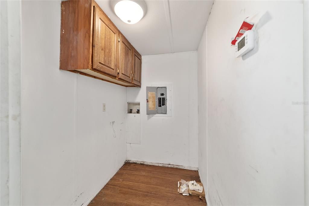 For Sale: $100,000 (3 beds, 2 baths, 1104 Square Feet)