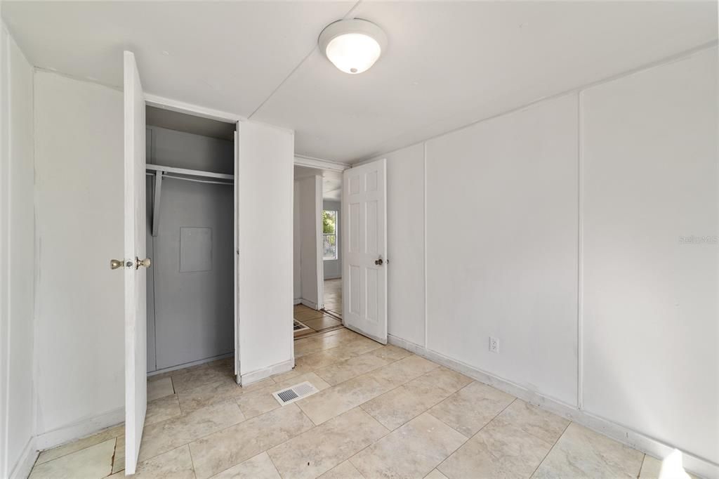 For Sale: $100,000 (3 beds, 2 baths, 1104 Square Feet)