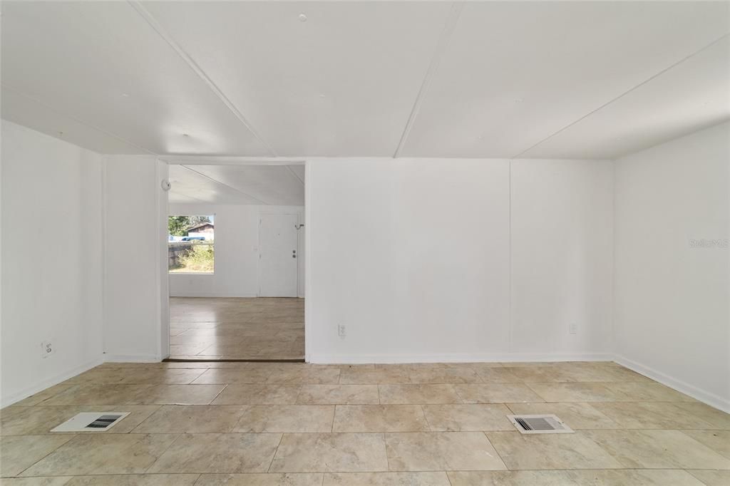 For Sale: $100,000 (3 beds, 2 baths, 1104 Square Feet)