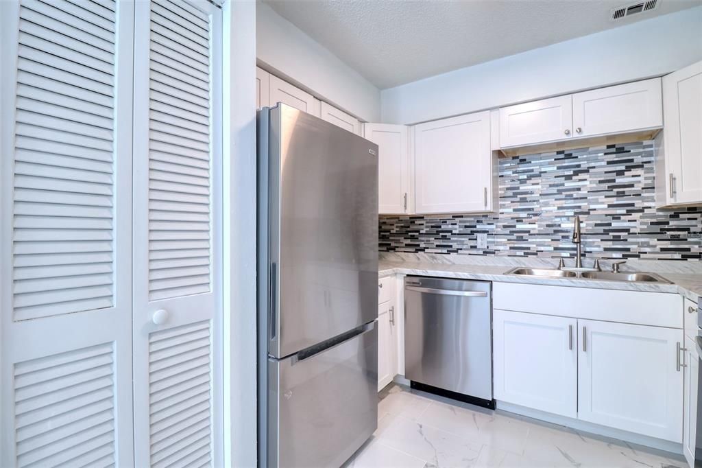 Active With Contract: $1,744 (2 beds, 2 baths, 1005 Square Feet)