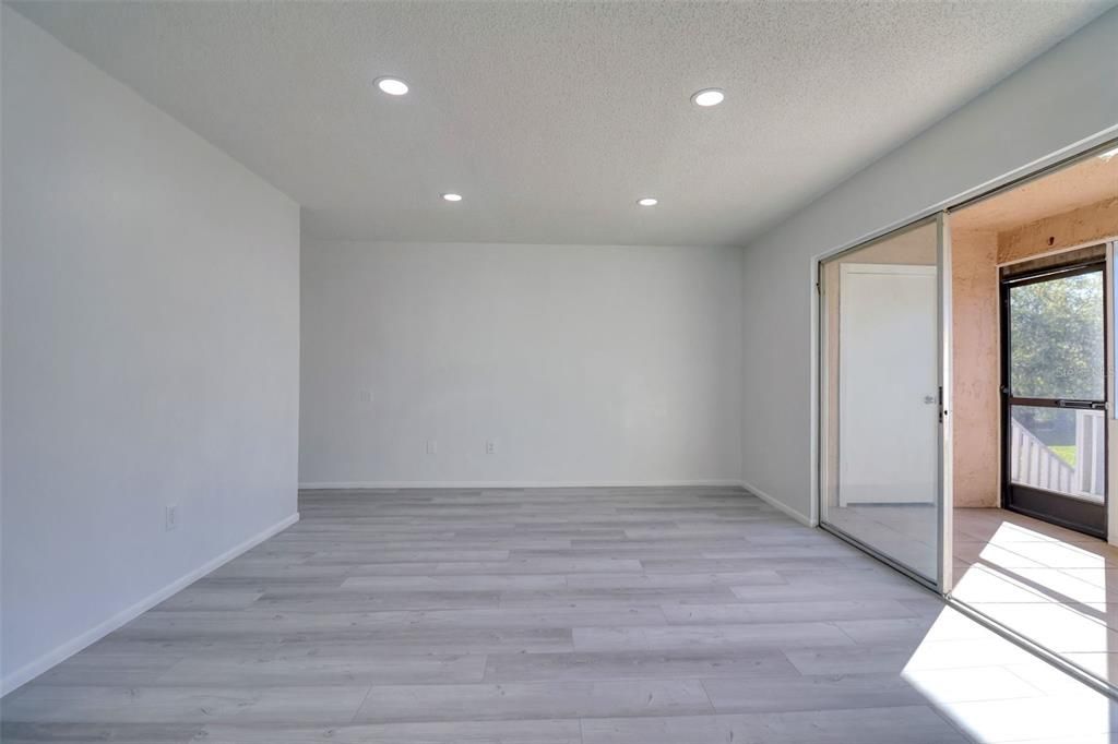 Active With Contract: $1,744 (2 beds, 2 baths, 1005 Square Feet)
