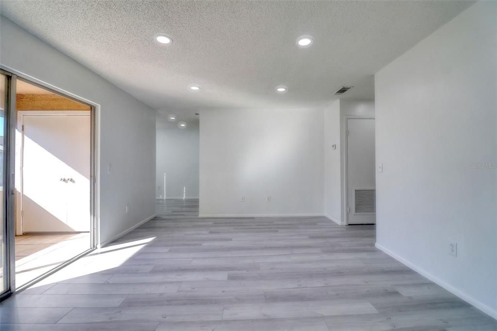 Active With Contract: $1,744 (2 beds, 2 baths, 1005 Square Feet)