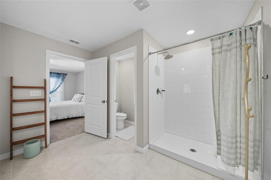 For Rent: $2,350 (4 beds, 2 baths, 2270 Square Feet)